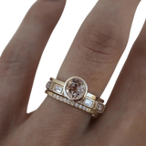 Elegantní zlatý prsten s krystalovou vložkou