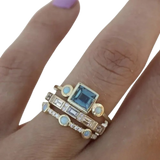 Retro prsten s modrým krystalem