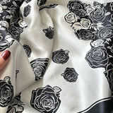 Elodie-huivi (100 % hedvábí – 68 cm)