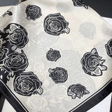 Elodie-huivi (100 % hedvábí – 68 cm)